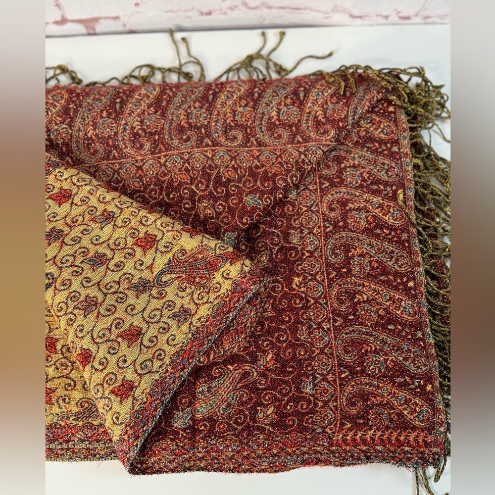 BINDYA 27” x 73” Metallic Thread Rust Gold Jaal Paisley
Reversible Shawl Wrap - Picture 3 of 16